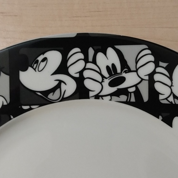 Set of 4 Mickey Mouse Goofy Grid Black White Ceramic Dinner Plate. - Picture 4 of 8